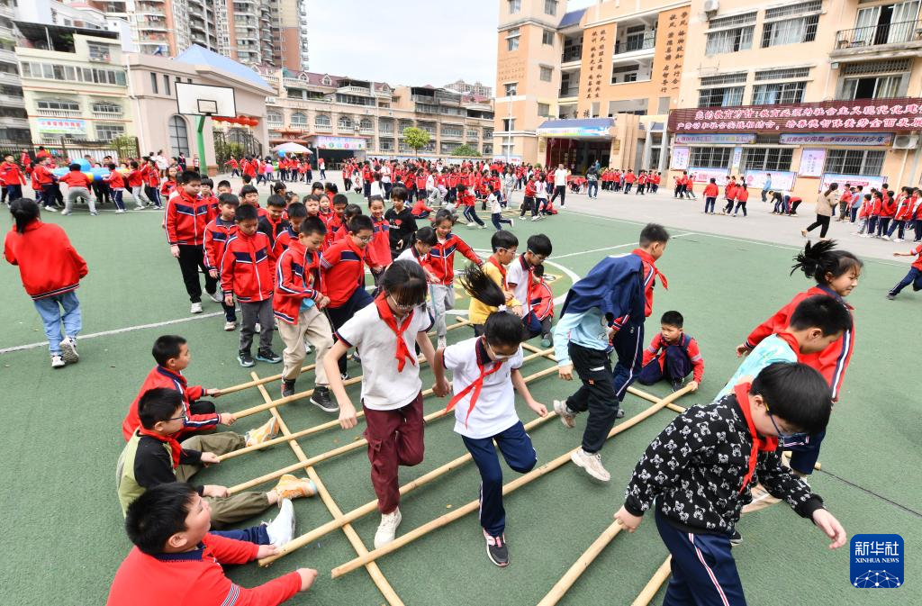 Im体育网站：广西梧州：学校里的“民族传统体育运动会”(图1)
