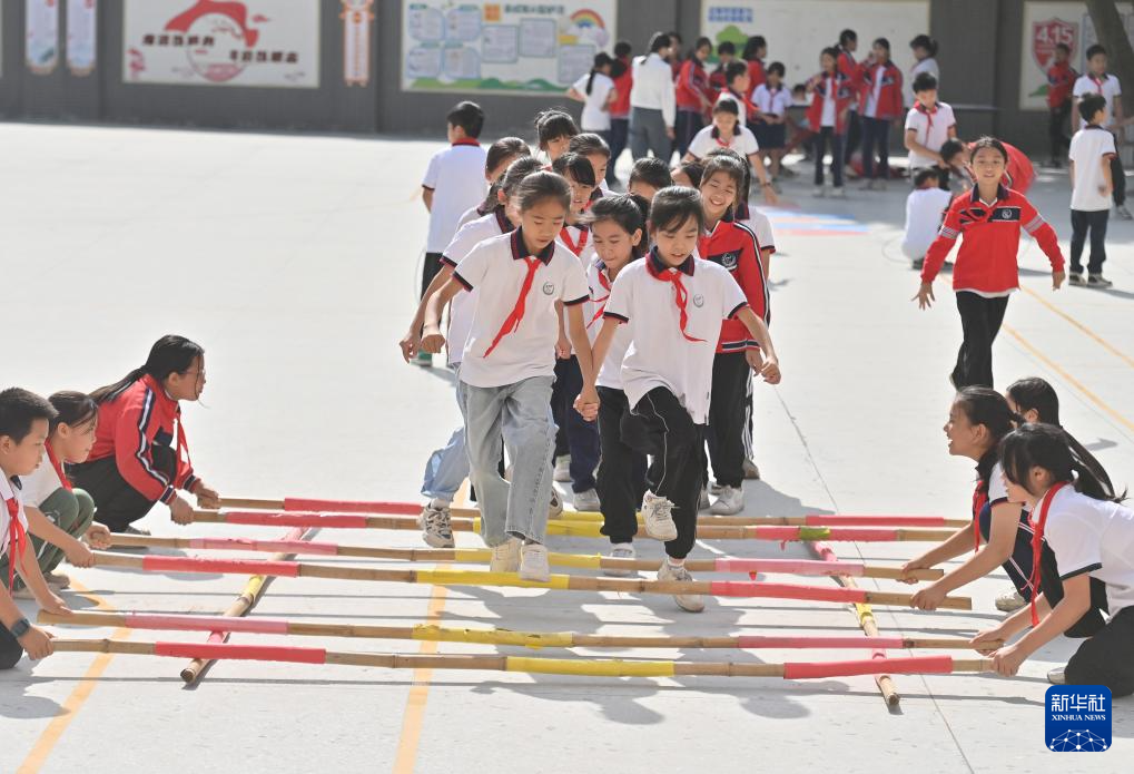 Im体育网站：广西梧州：学校里的“民族传统体育运动会”(图2)