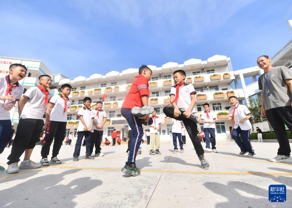 Im体育网站：广西梧州：学校里的“民族传统体育运动会”(图3)