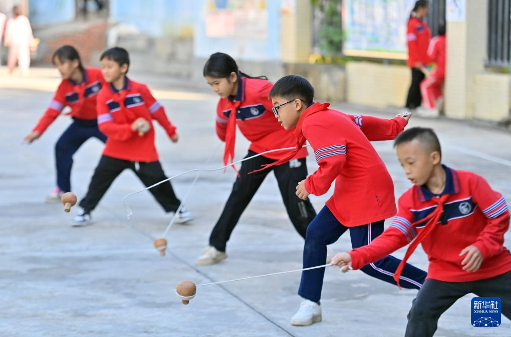 Im体育网站：广西梧州：学校里的“民族传统体育运动会”(图5)