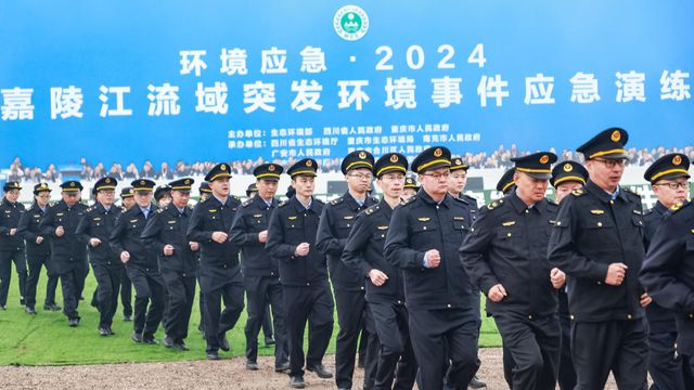 高规格跨区域联合处置嘉陵江流域展开突发环境事件应急演练(图2)