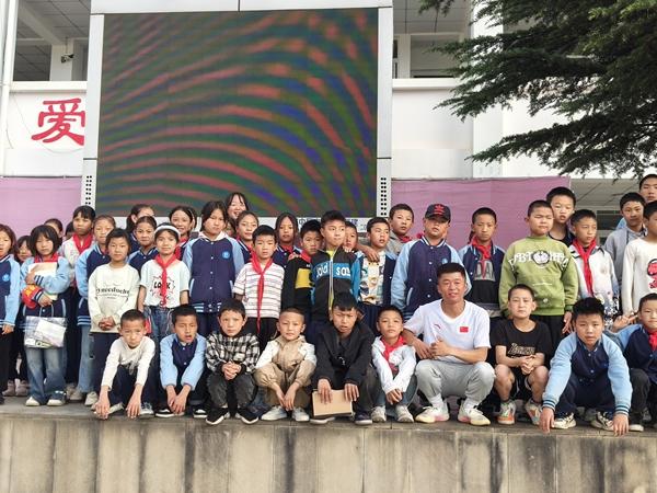 Im（中国体育）：一名体育支教大学生的愿望：从山里来到山里去(图1)
