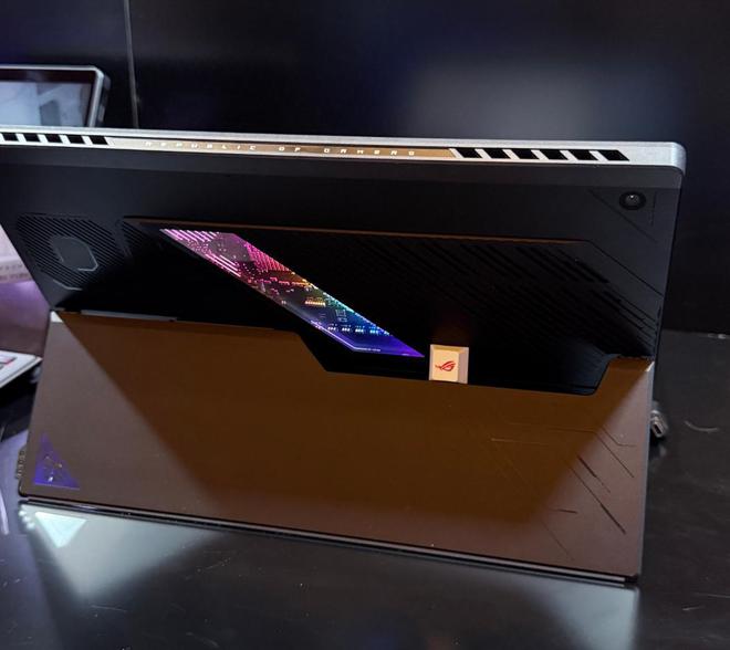 Im体育网站：CES2025ROG新品逐一解读：解读不“解毒”看完反倒中毒更深了(图10)