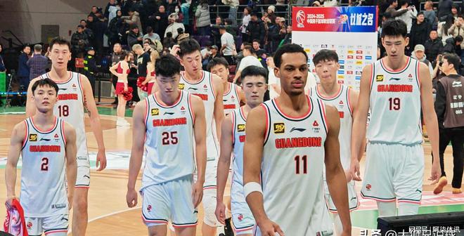 爆冷！广东半场输上海18分三分球狂铁吉伦沃特不上场(图1)