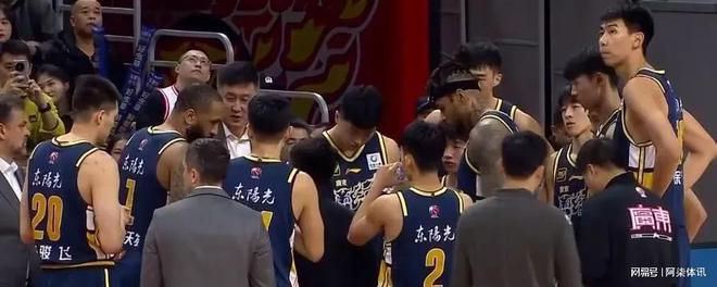 爆冷！广东半场输上海18分三分球狂铁吉伦沃特不上场(图3)