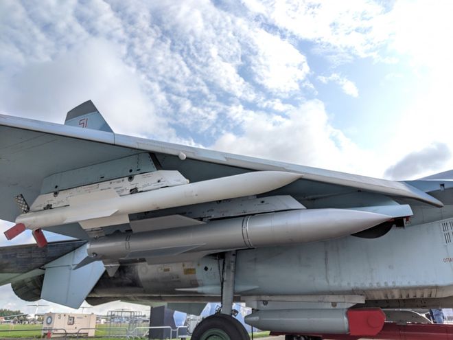 敌人倒吸冷气！歼-20“野兽模式”刷爆全网挂满14枚空空导弹！网友：不要隐身了？(图10)