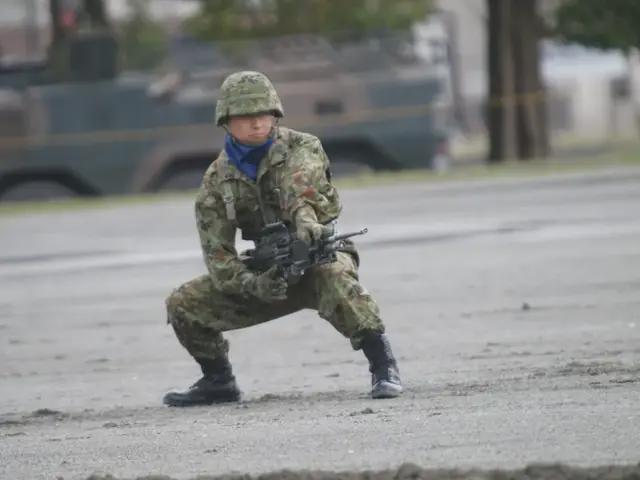 Im（中国体育）：最离奇的死法？日本自卫队员被机枪砸中胸口当场死亡！(图9)