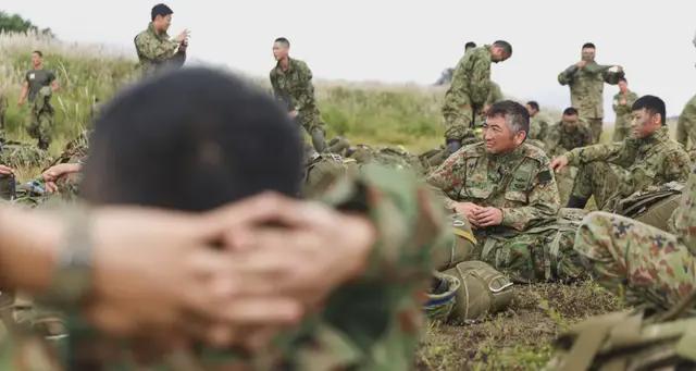 Im（中国体育）：最离奇的死法？日本自卫队员被机枪砸中胸口当场死亡！(图27)