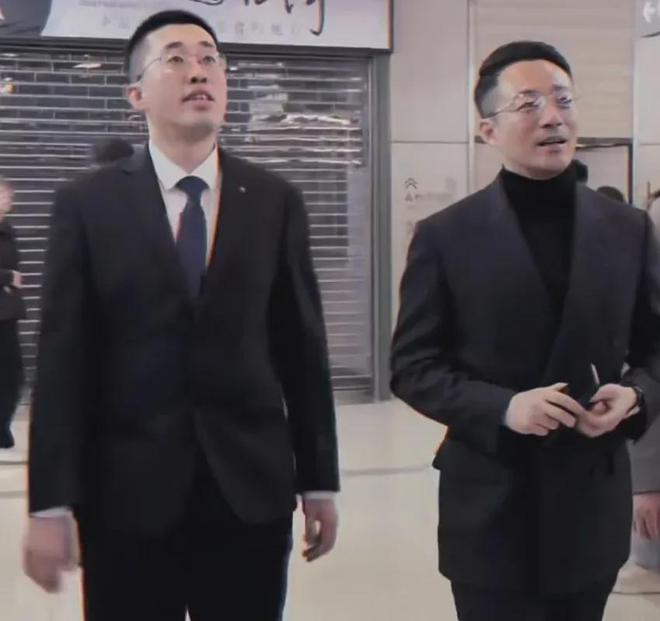 麻六记小井现身北京汪小菲全程陪同规格高两人同坐一起用餐！(图2)