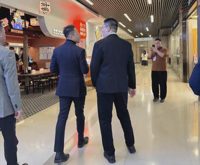 麻六记小井现身北京汪小菲全程陪同规格高两人同坐一起用餐！(图3)