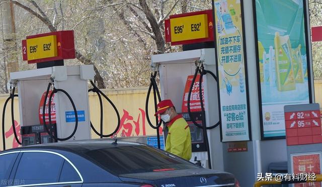 Im体育网站：加油站柴油、95、92号汽油今日价格4月2日国内油价或将大幅上调(图1)