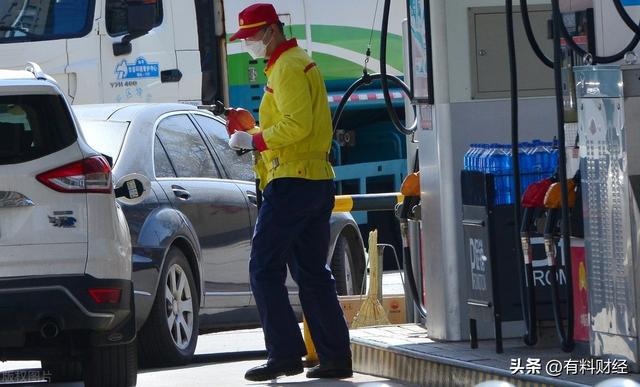 Im体育网站：加油站柴油、95、92号汽油今日价格4月2日国内油价或将大幅上调(图2)