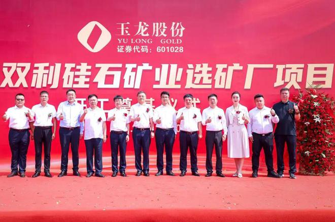 数百个钢企老板破产他却得以安全逃离一家六口提走40亿(图1)