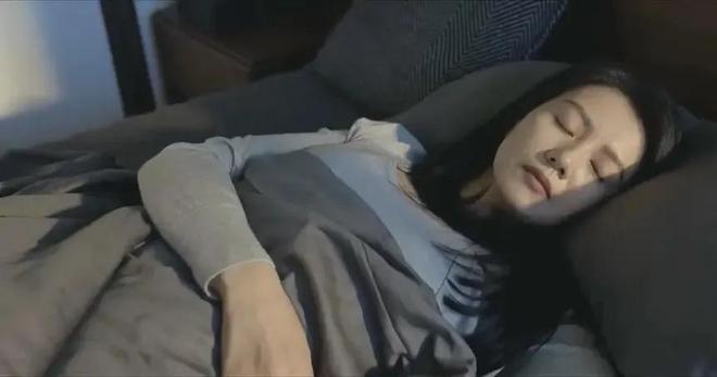 Im体育网站：《绝密较量》直到谢小曼发现不对劲才明白詹姆斯留下卢卡的真相(图14)
