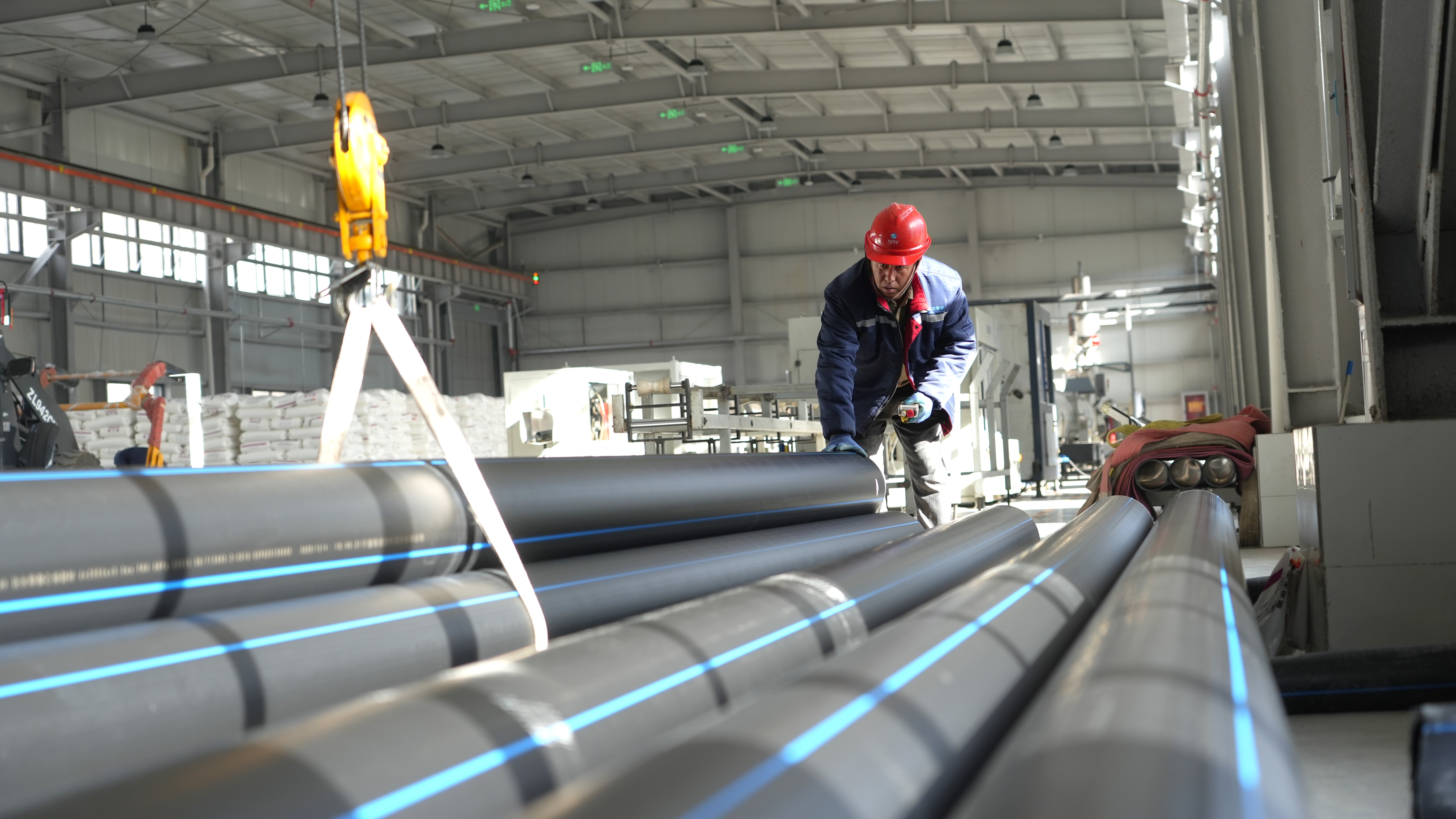 彭阳县一新型建材企业投产(图1)