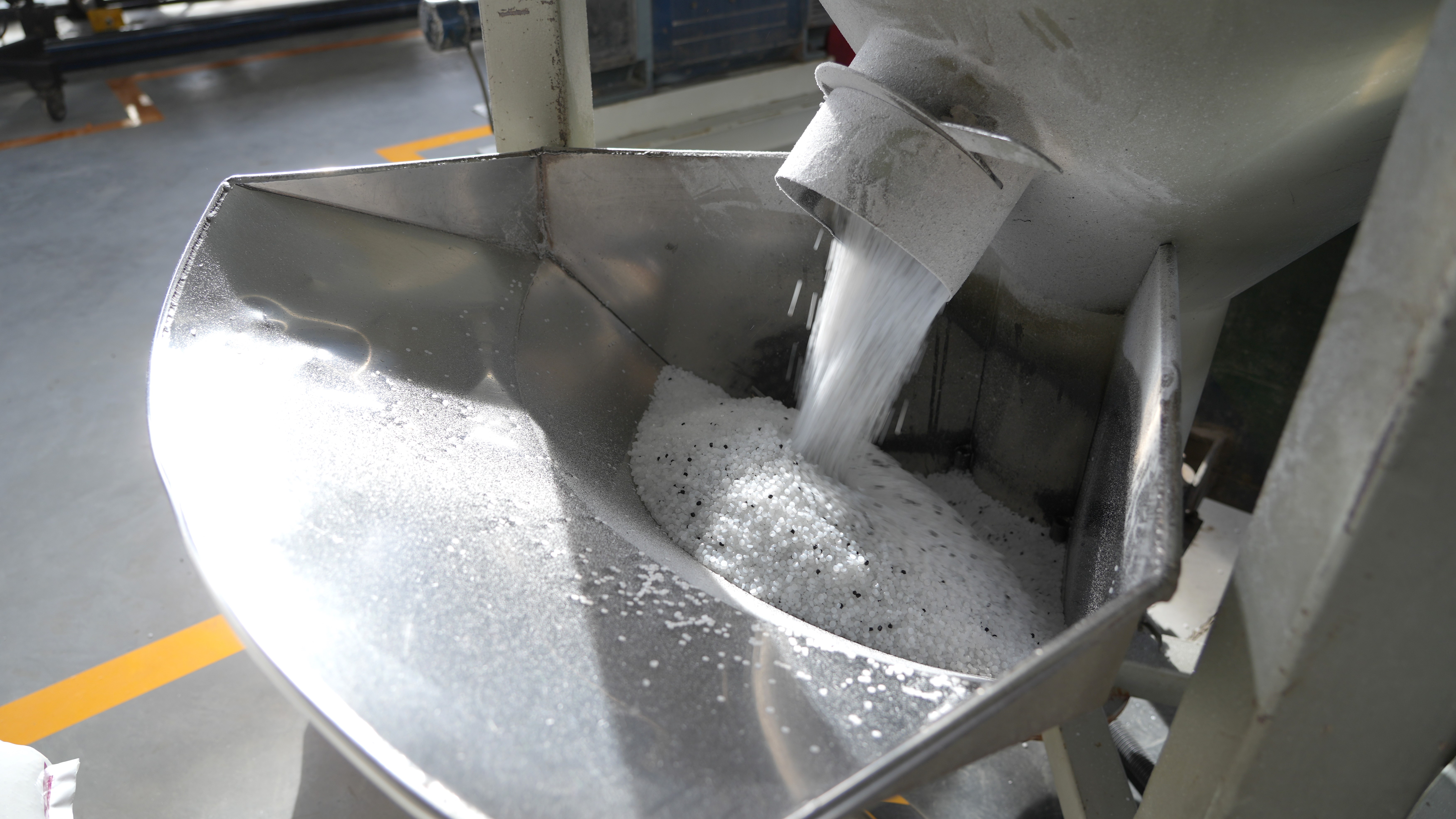 彭阳县一新型建材企业投产(图3)