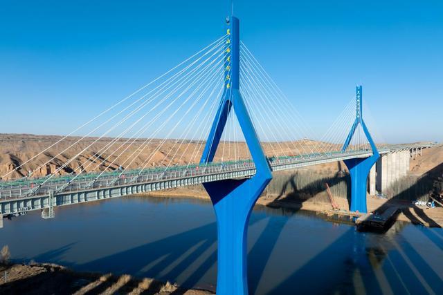 一日4桥通车全年建成12座特大桥中交二航局持续擦亮“中国桥”名片(图3)