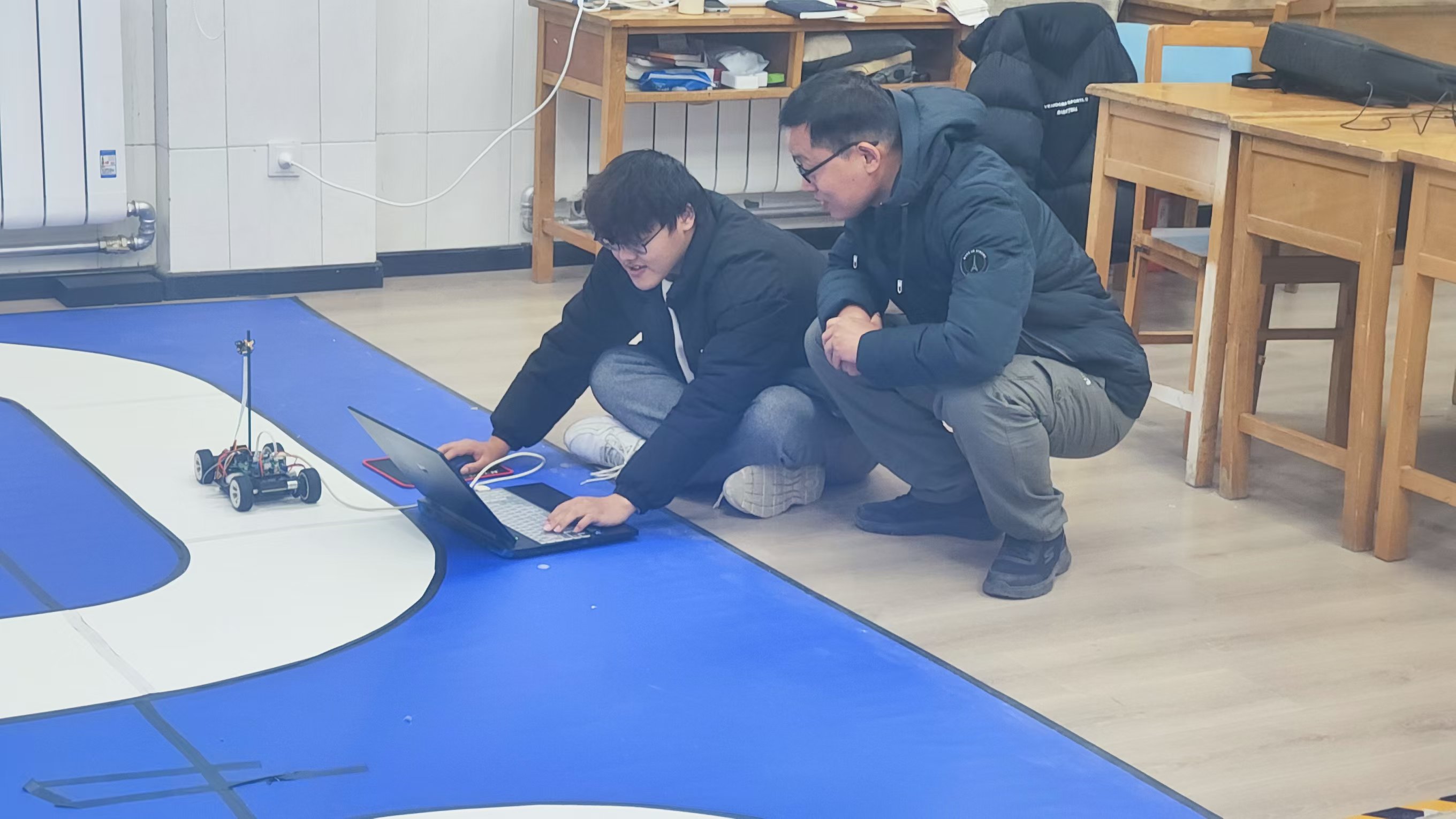 济南职业学院高层次人才风采只缘身在此山中：用年华科研用才华育人(图3)