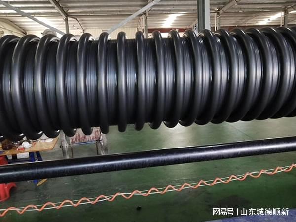Im体育网站：聚乙烯(PE)双波峰内肋增强缠绕管是什么(图1)