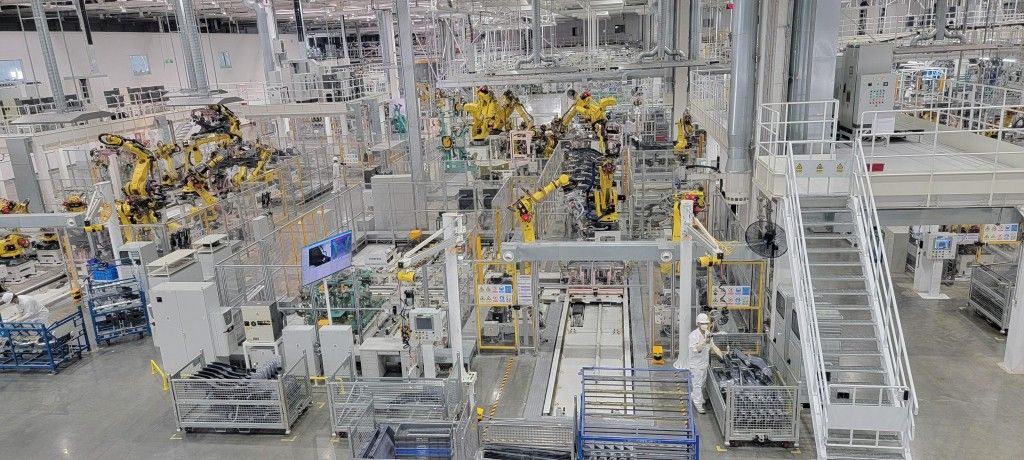 Im体育网站：广汽本田首款量产新车P7下线新能源工厂正式落成(图2)