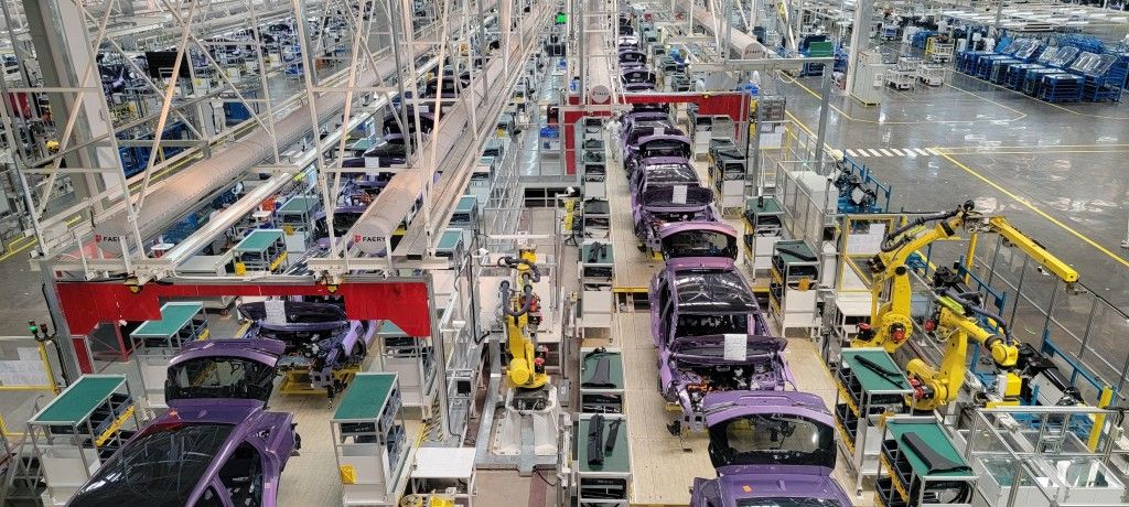 Im体育网站：广汽本田首款量产新车P7下线新能源工厂正式落成(图3)